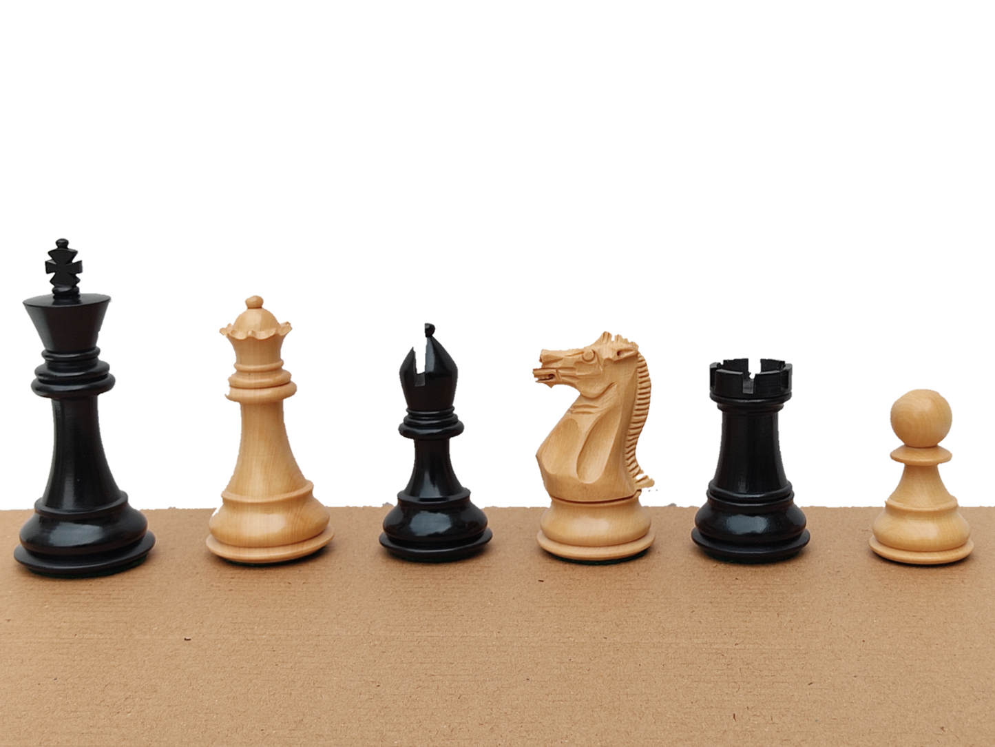 Juego de Ajedrez Sin Bordes de 17" - Cuadrado 55 mm - Madera Pura de Ébano y Arce || Piezas Clásicas de Ajedrez Staunton hechas de Ébano Puro y Boj - King Size 3.9" - Elegante Juego de Ajedrez